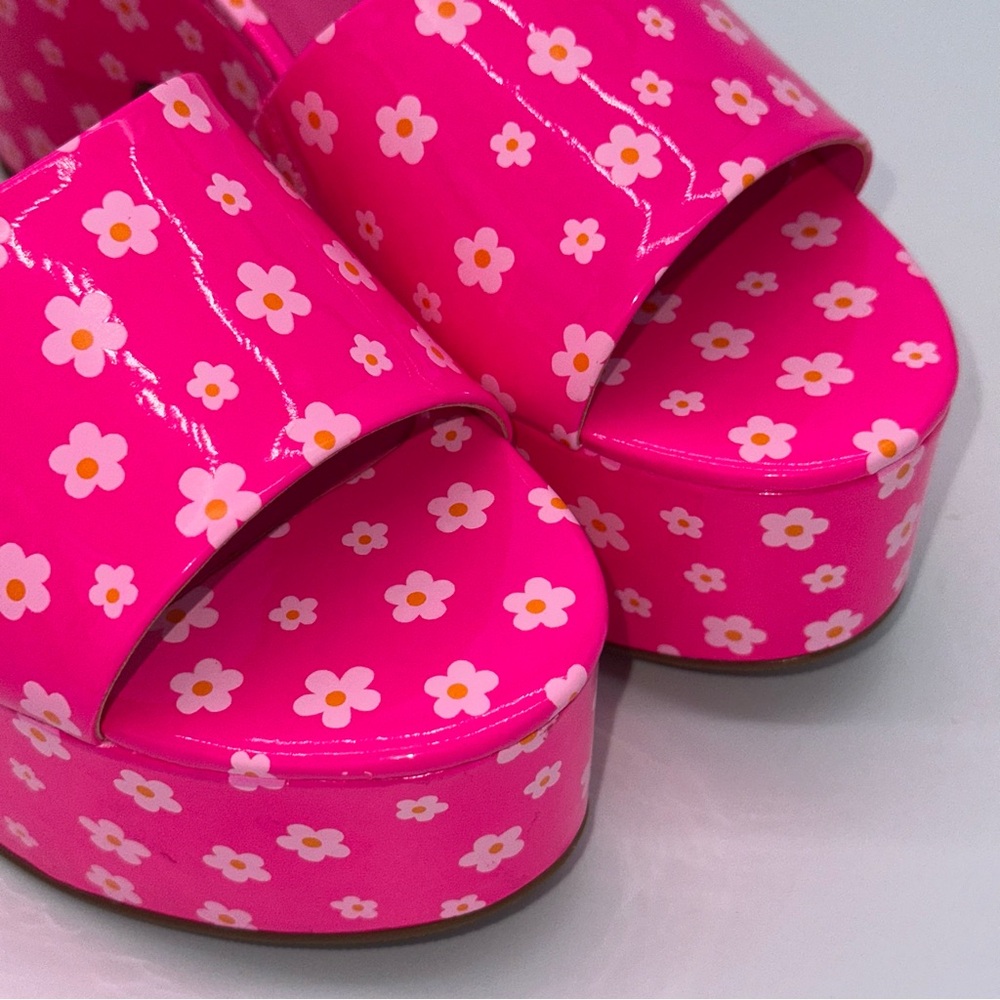 NWB Wild Pair Melbourne Bright Pink Floral Daisy Platforms Sandals - Size: 10 - Picture 4 of 15